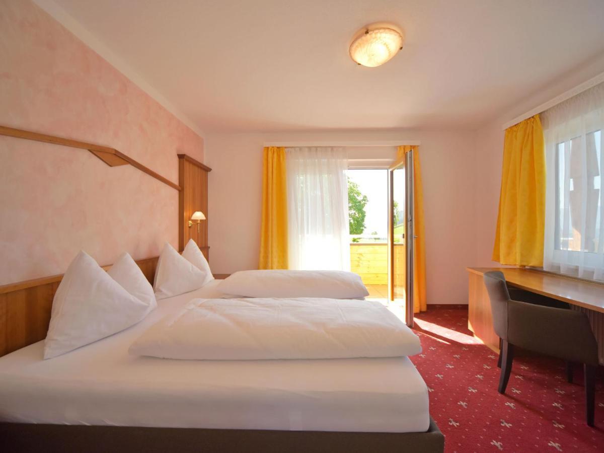 Hotel Berghof Millstatt Bagian luar foto