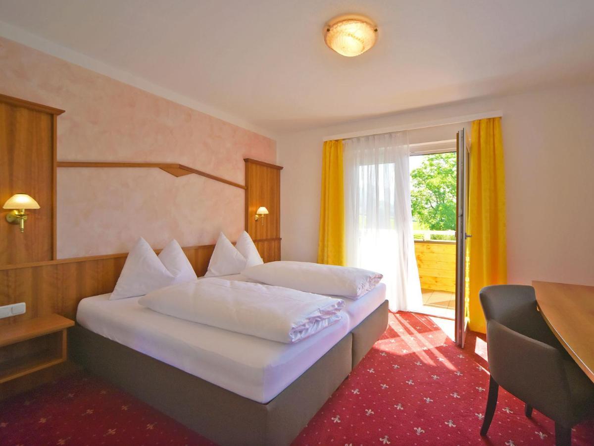 Hotel Berghof Millstatt Bagian luar foto