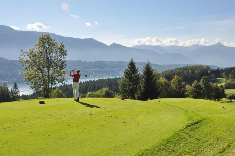 Hotel Berghof Millstatt Bagian luar foto