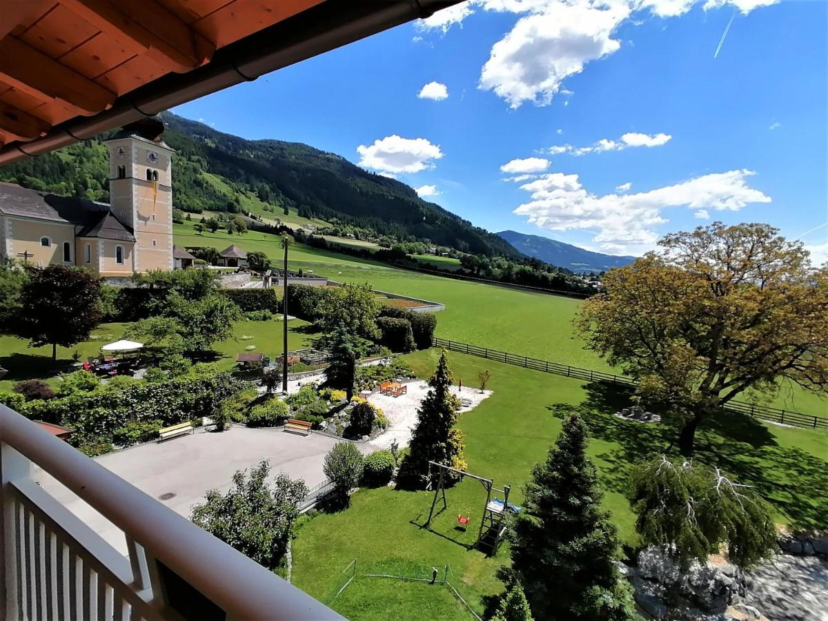 Hotel Berghof Millstatt Bagian luar foto