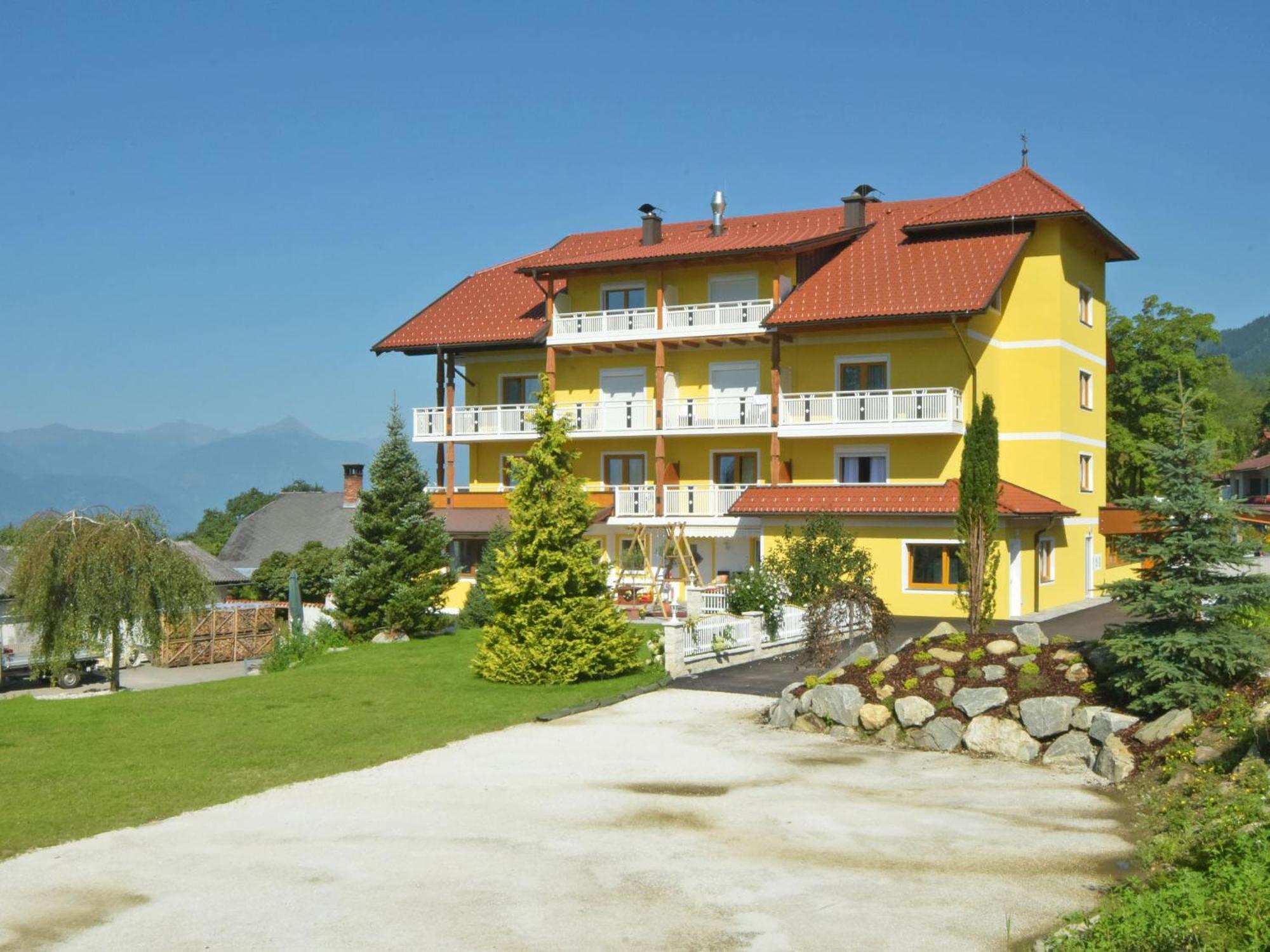 Hotel Berghof Millstatt Bagian luar foto