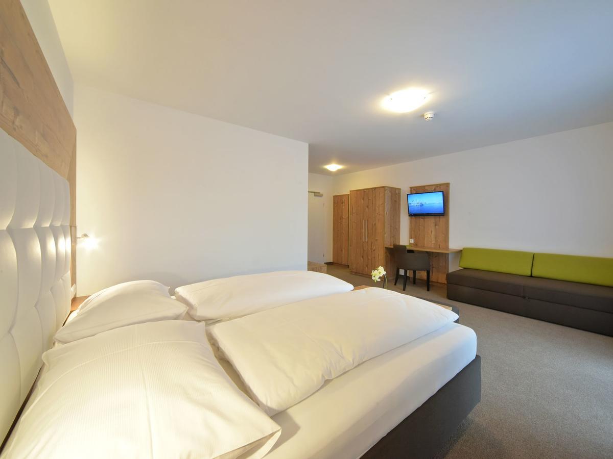 Hotel Berghof Millstatt Bagian luar foto